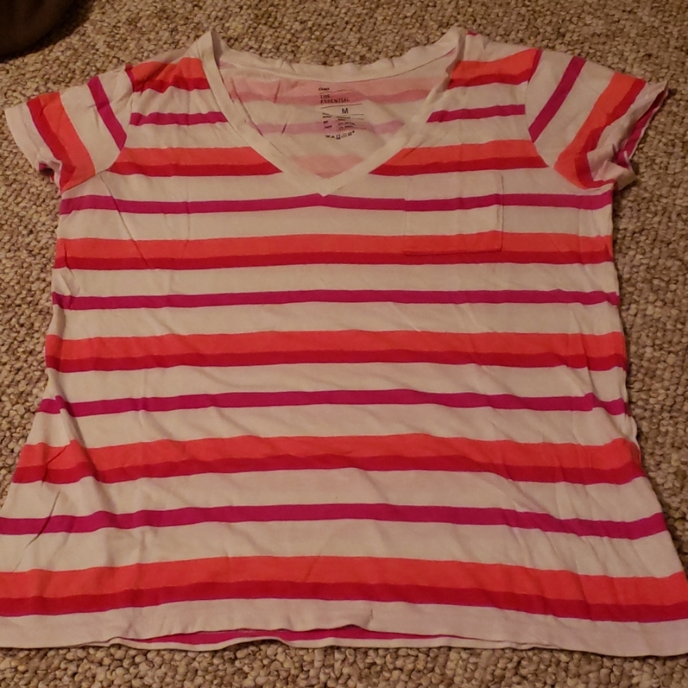 EUC Gap Vneck tshirt Medium